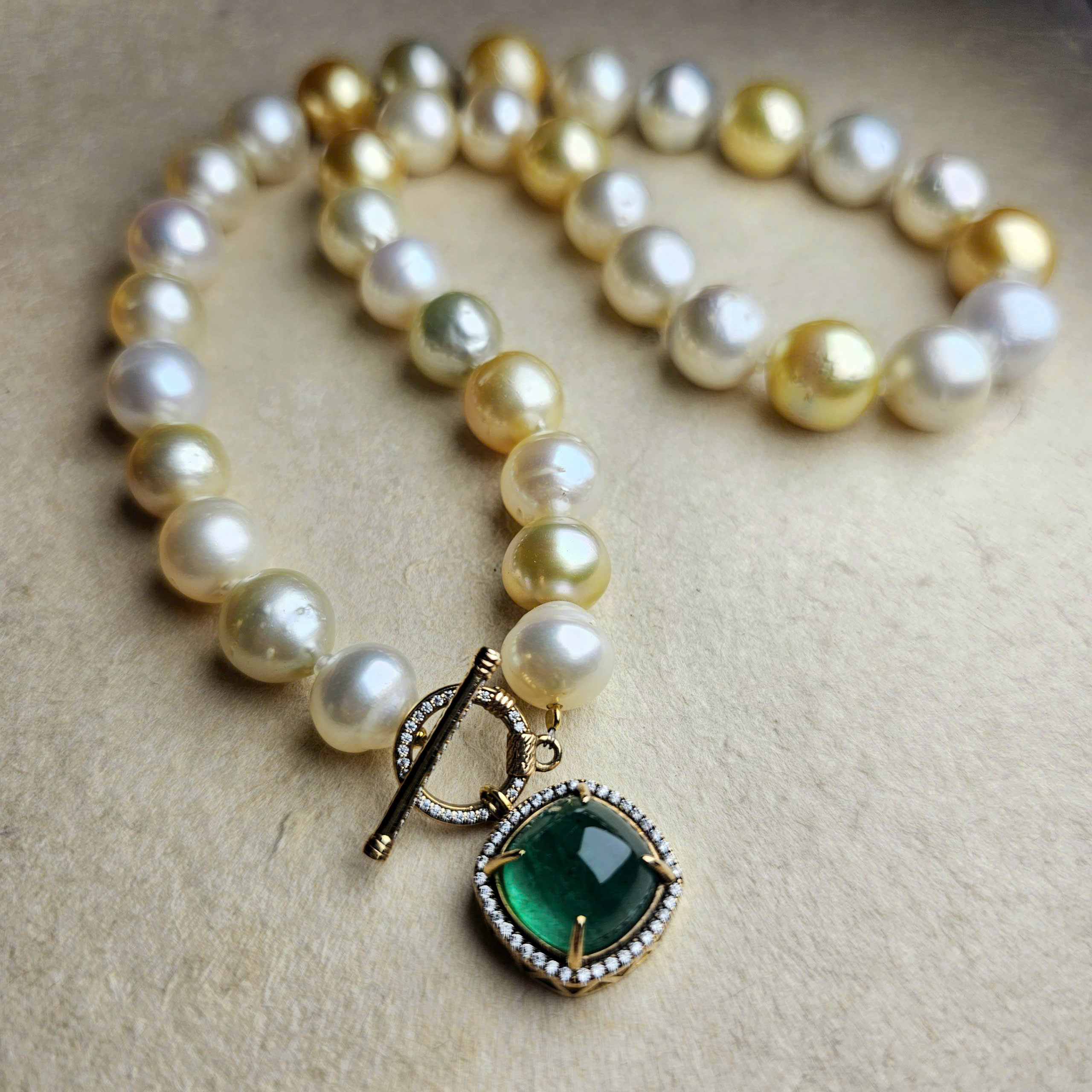 Chuỗi ngọc trai South Sea 9.9-12 ly cùng Emerald - Hình ảnh 2