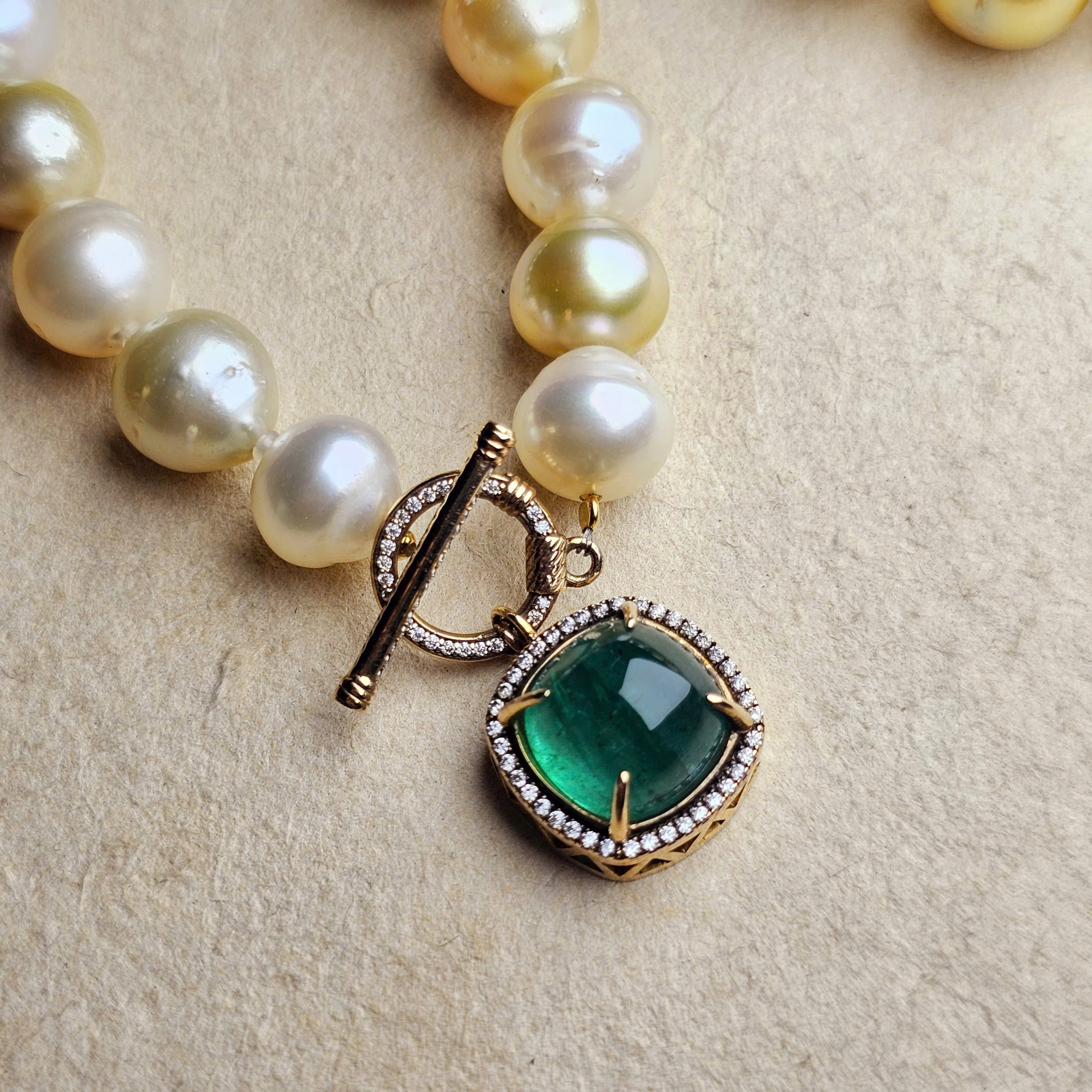 Chuỗi ngọc trai South Sea 9.9-12 ly cùng Emerald - Hình ảnh 4