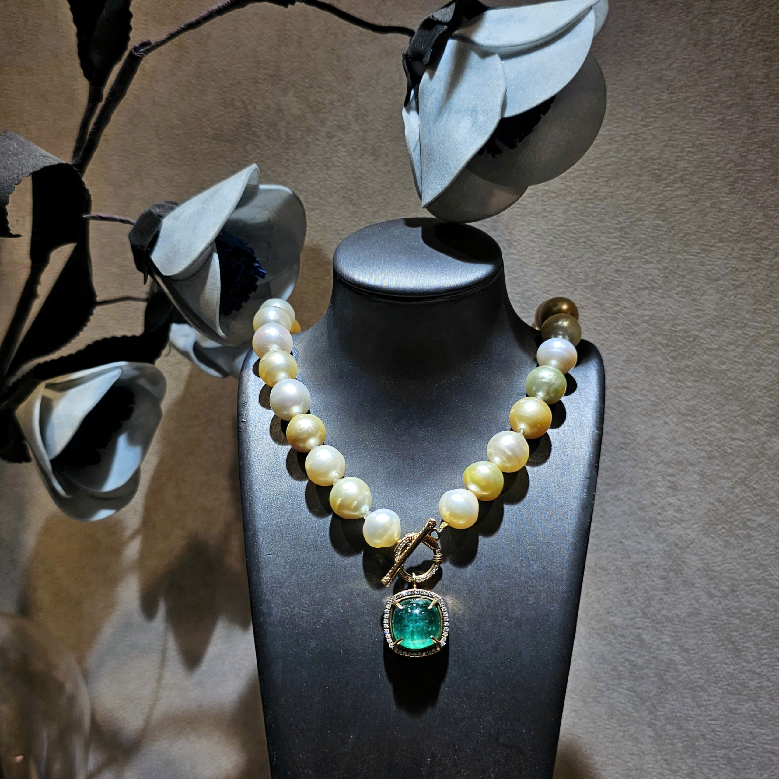 Chuỗi ngọc trai South Sea 9.9-12 ly cùng Emerald - Hình ảnh 5
