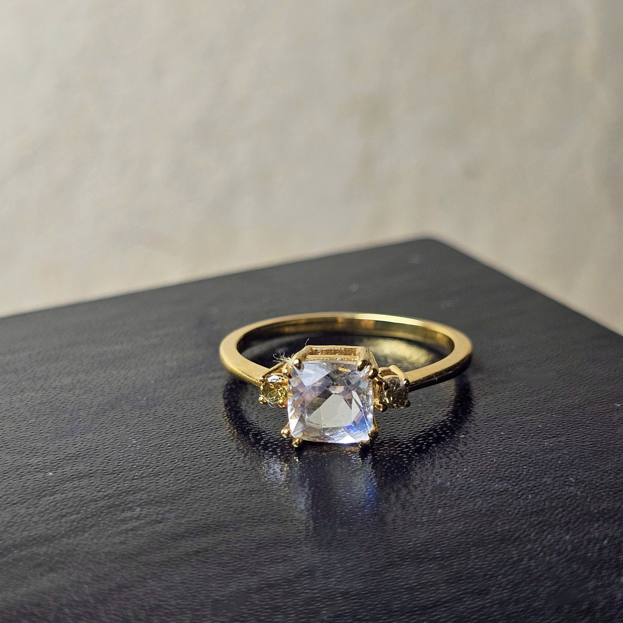 Nhẫn Moonstone Madagascar vàng 10k và Sapphire vàng - Hình ảnh 2