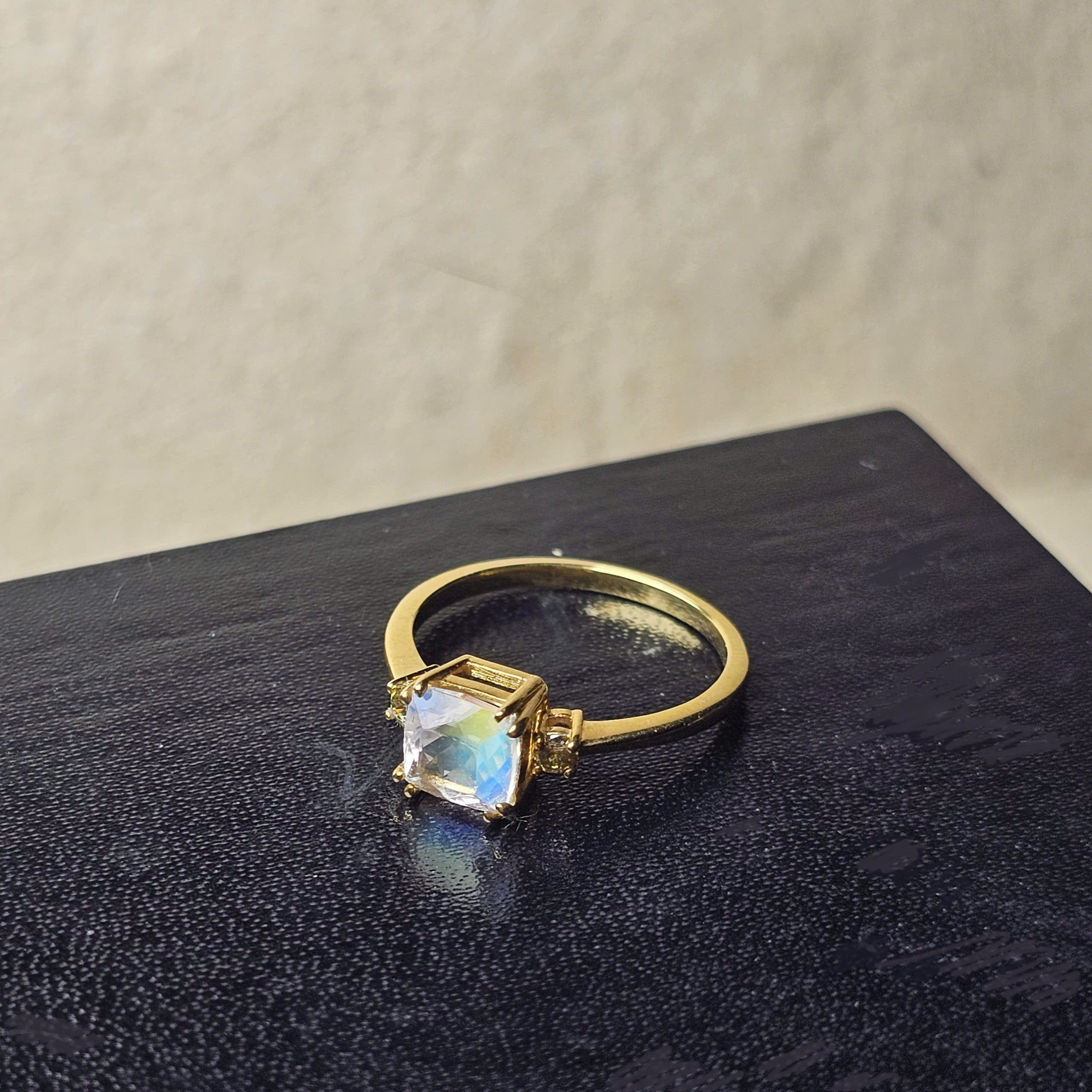 Nhẫn Moonstone Madagascar vàng 10k và Sapphire vàng - Hình ảnh 3