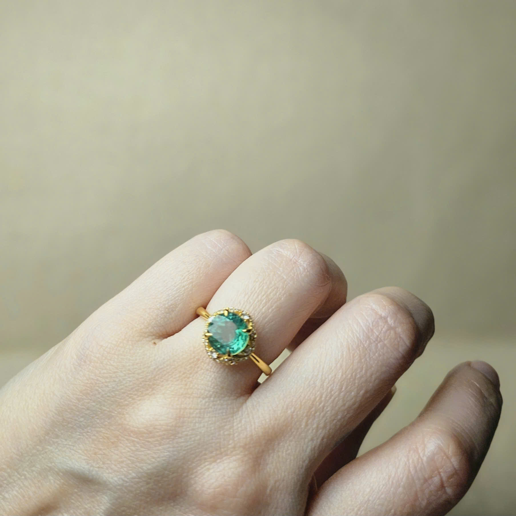 Nhẫn Emerald mài dáng tròn vàng 10k - Hình ảnh 4