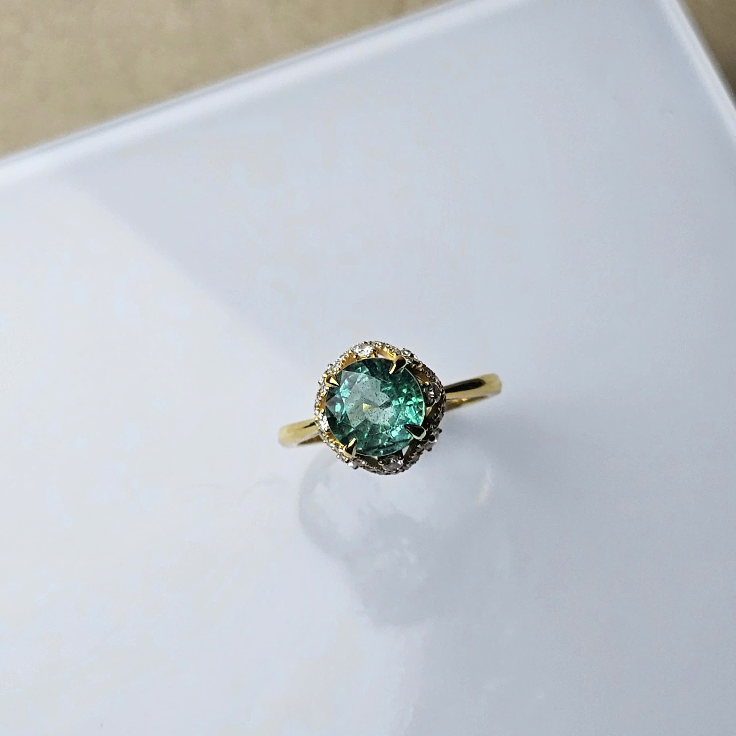 Nhẫn Emerald mài dáng tròn vàng 10k - Hình ảnh 6