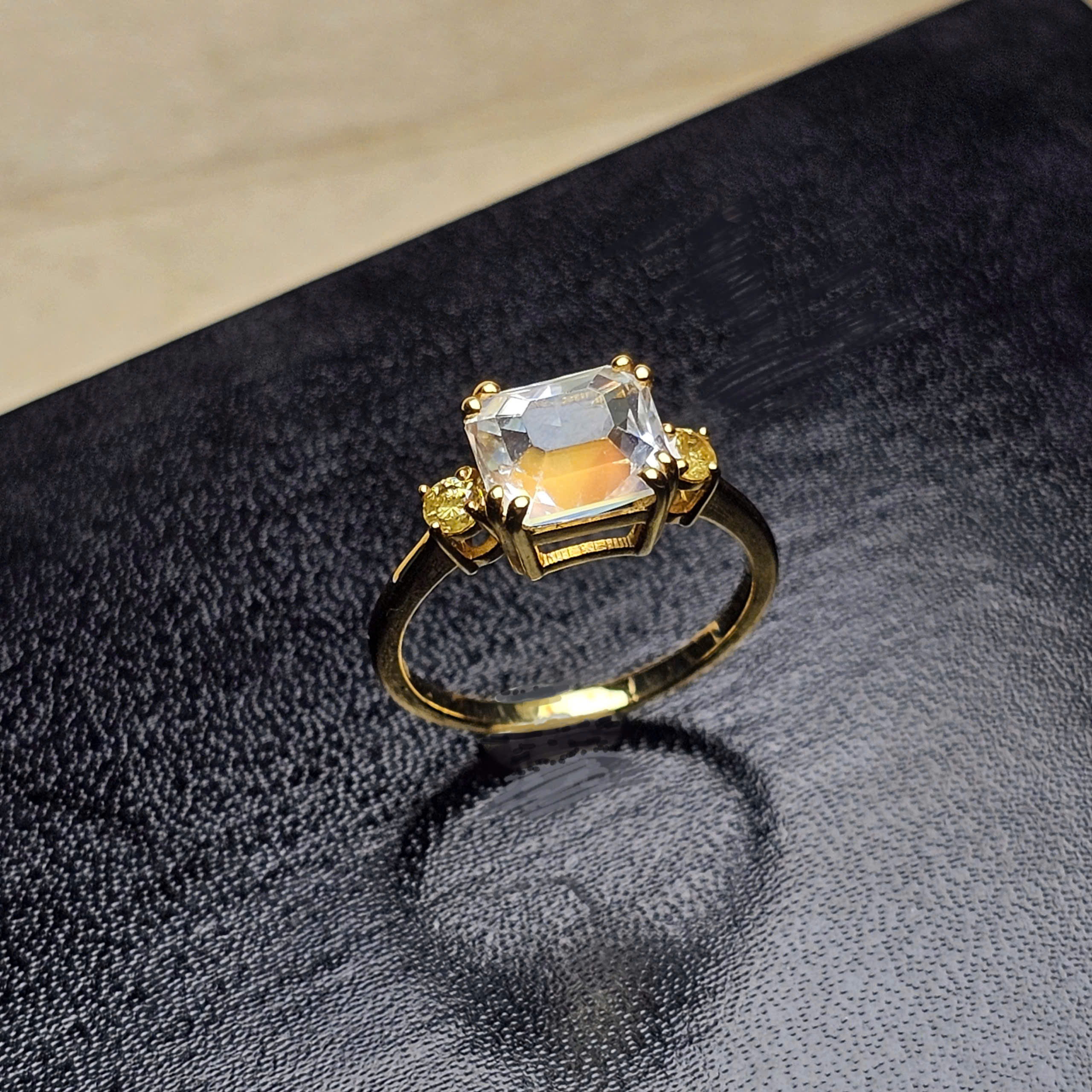 Nhẫn Moonstone Madagascar và Sapphire vàng, khung vàng 10k - Hình ảnh 4