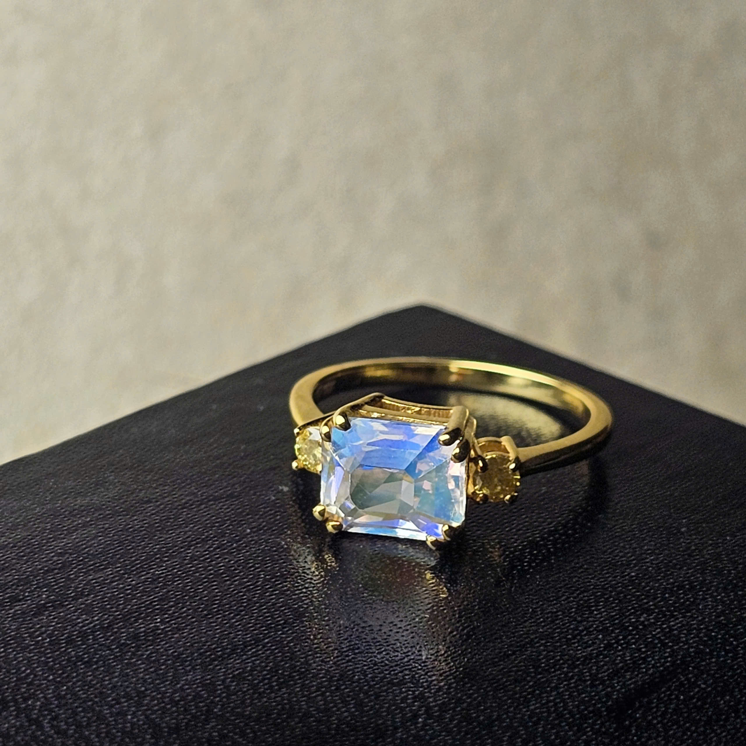Nhẫn Moonstone Madagascar và Sapphire vàng, khung vàng 10k - Hình ảnh 6