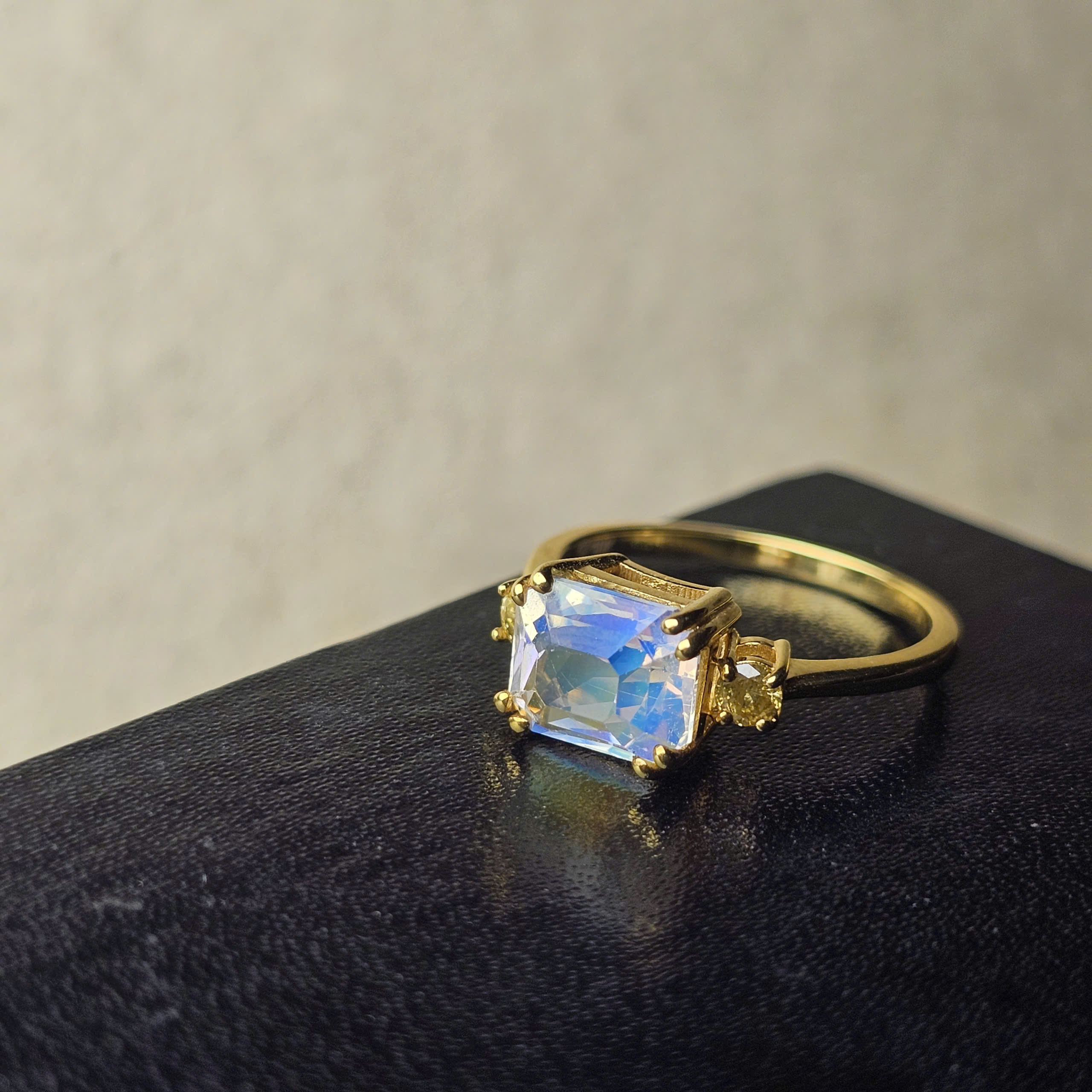 Nhẫn Moonstone Madagascar và Sapphire vàng, khung vàng 10k - Hình ảnh 7
