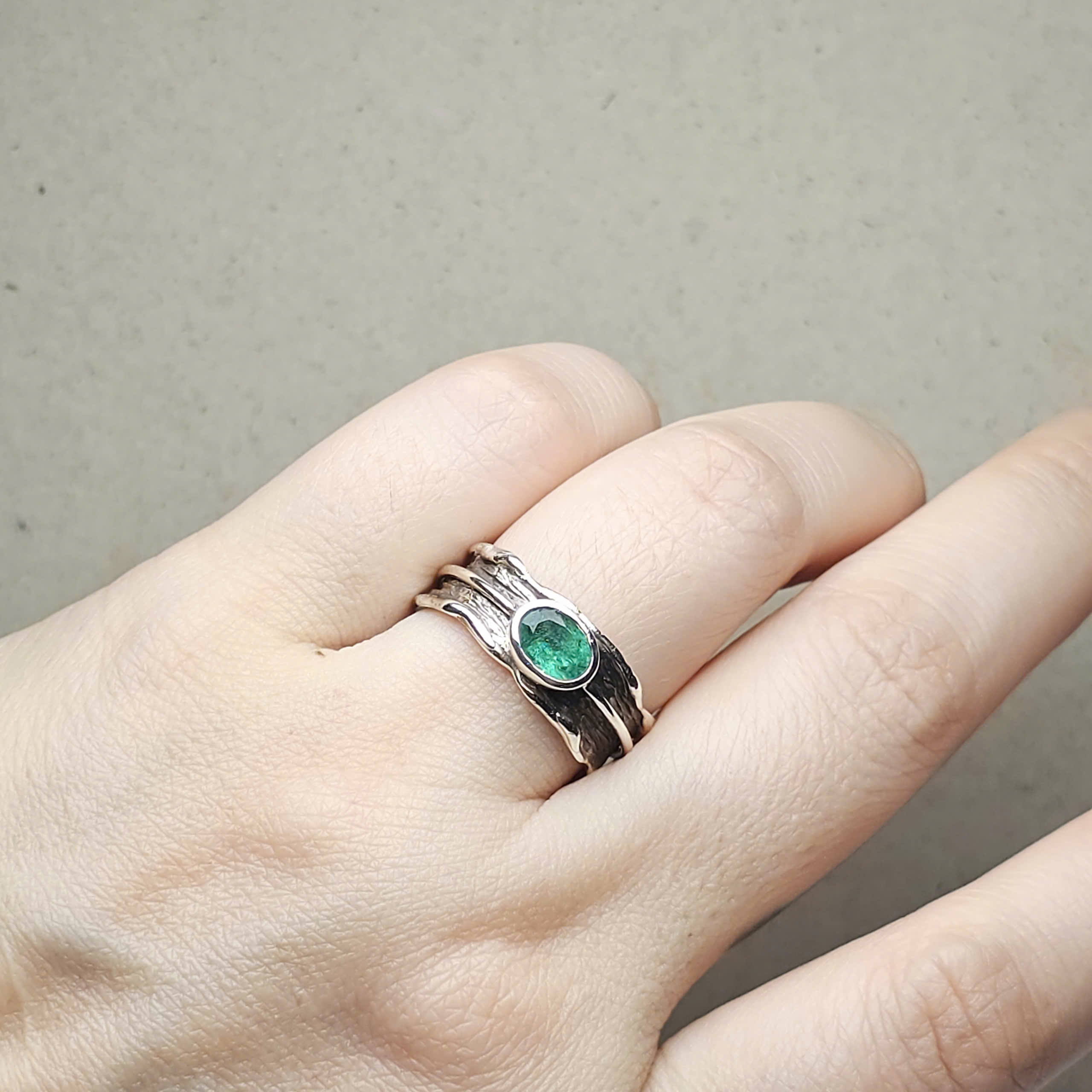 Nhẫn bạc 925 xi đen và Emerald - Hình ảnh 2
